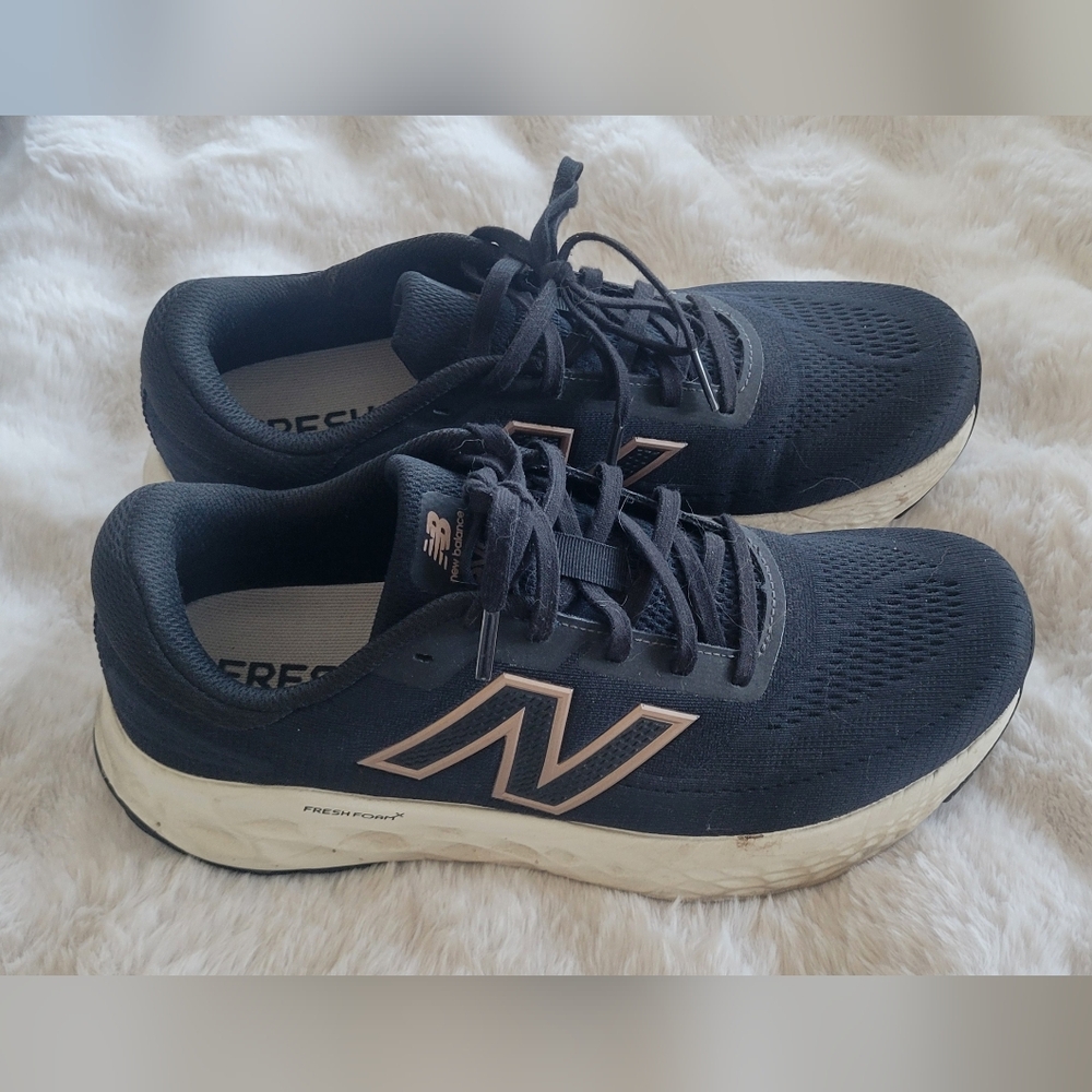 New Balance Black and White Fresh Foam Evoz